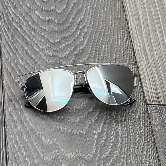 Unisex Mirrored Sunglasses - Picture 9 of 9
